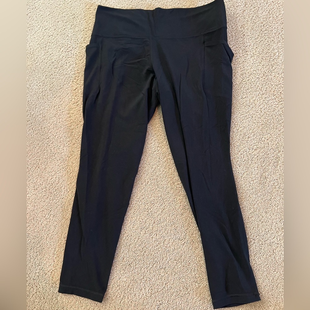 Athleta Salutation Stash Pocket II black leggings